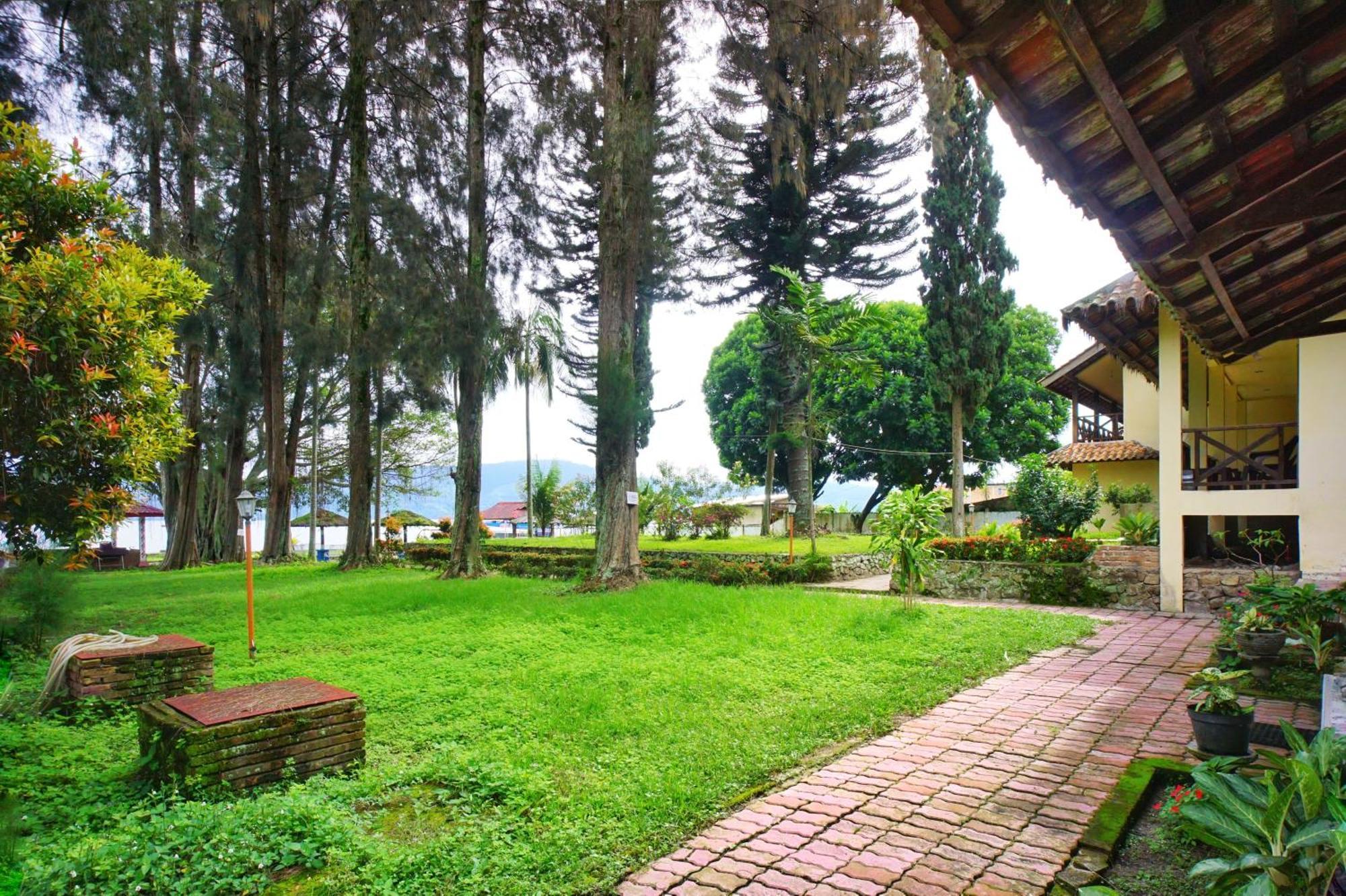 Hotel Pandu Lakeside Tuktuk Exterior foto