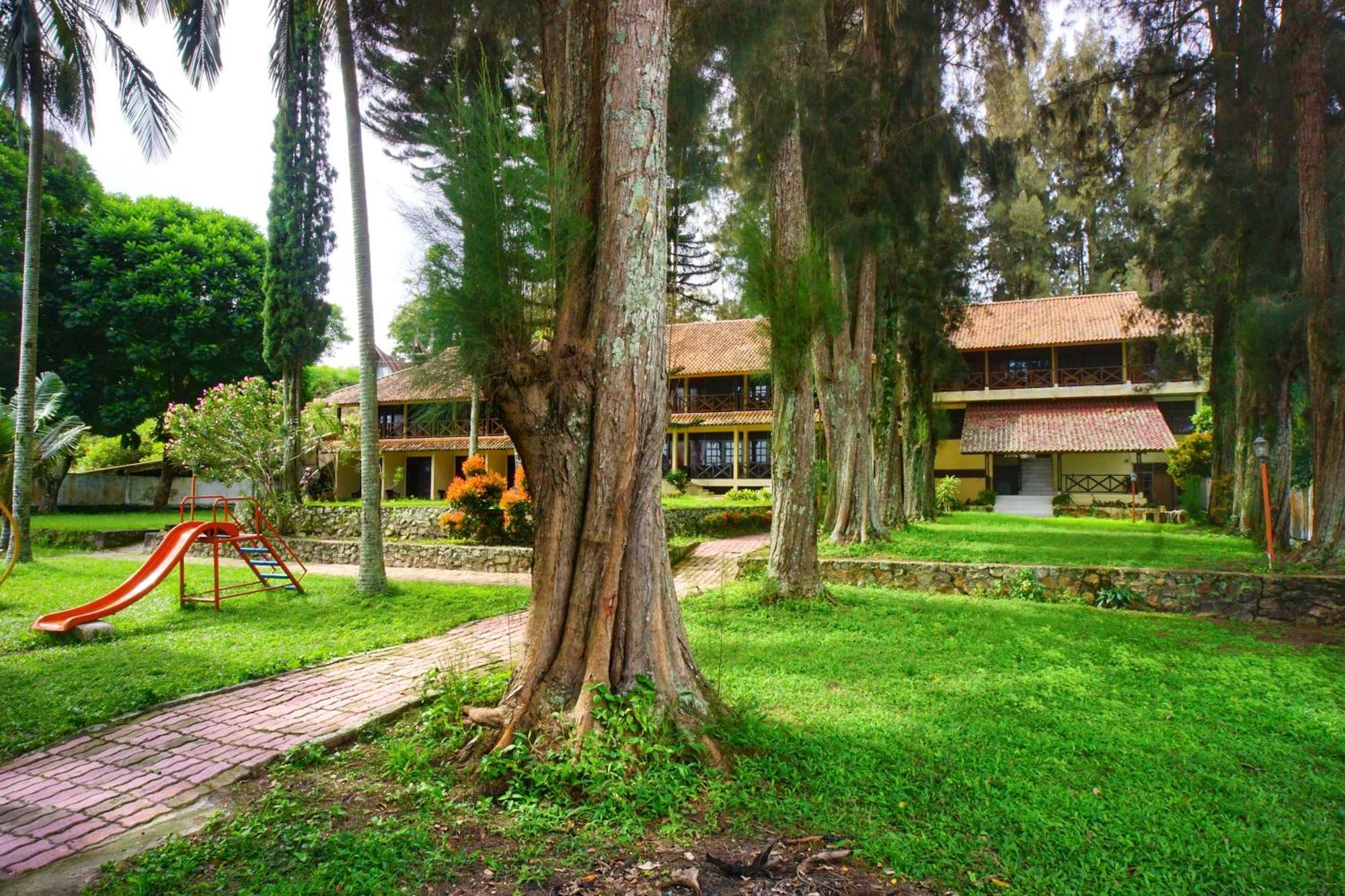 Hotel Pandu Lakeside Tuktuk Exterior foto