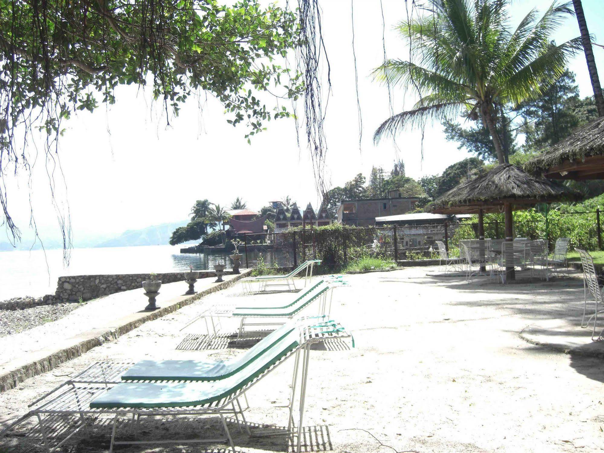 Hotel Pandu Lakeside Tuktuk Exterior foto